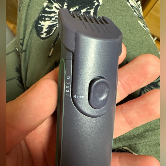 Never Used Mowbie Beard Trimmer - Picture 3 of 7